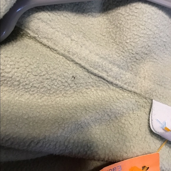 TJ Max green M 2 piece pajama set w/cutoff detail - Picture 13 of 15